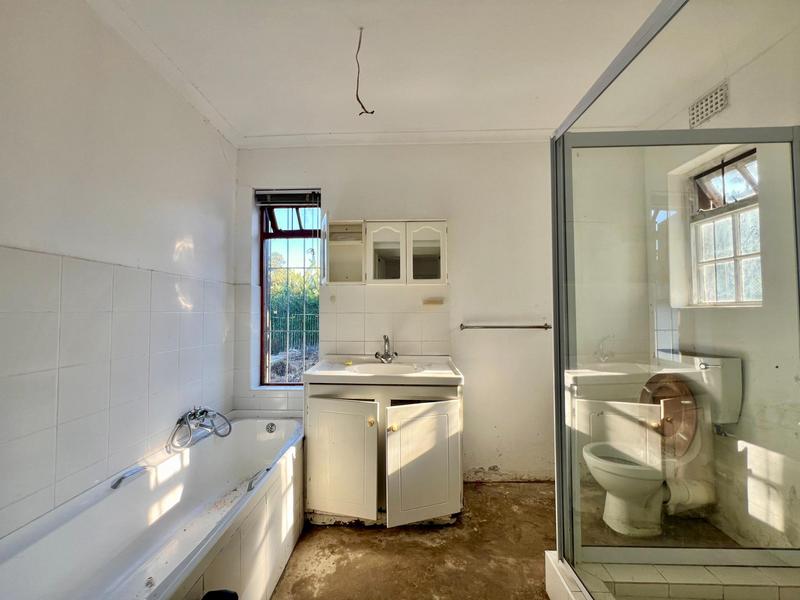 8 Bedroom Property for Sale in Hout Bay Western Cape